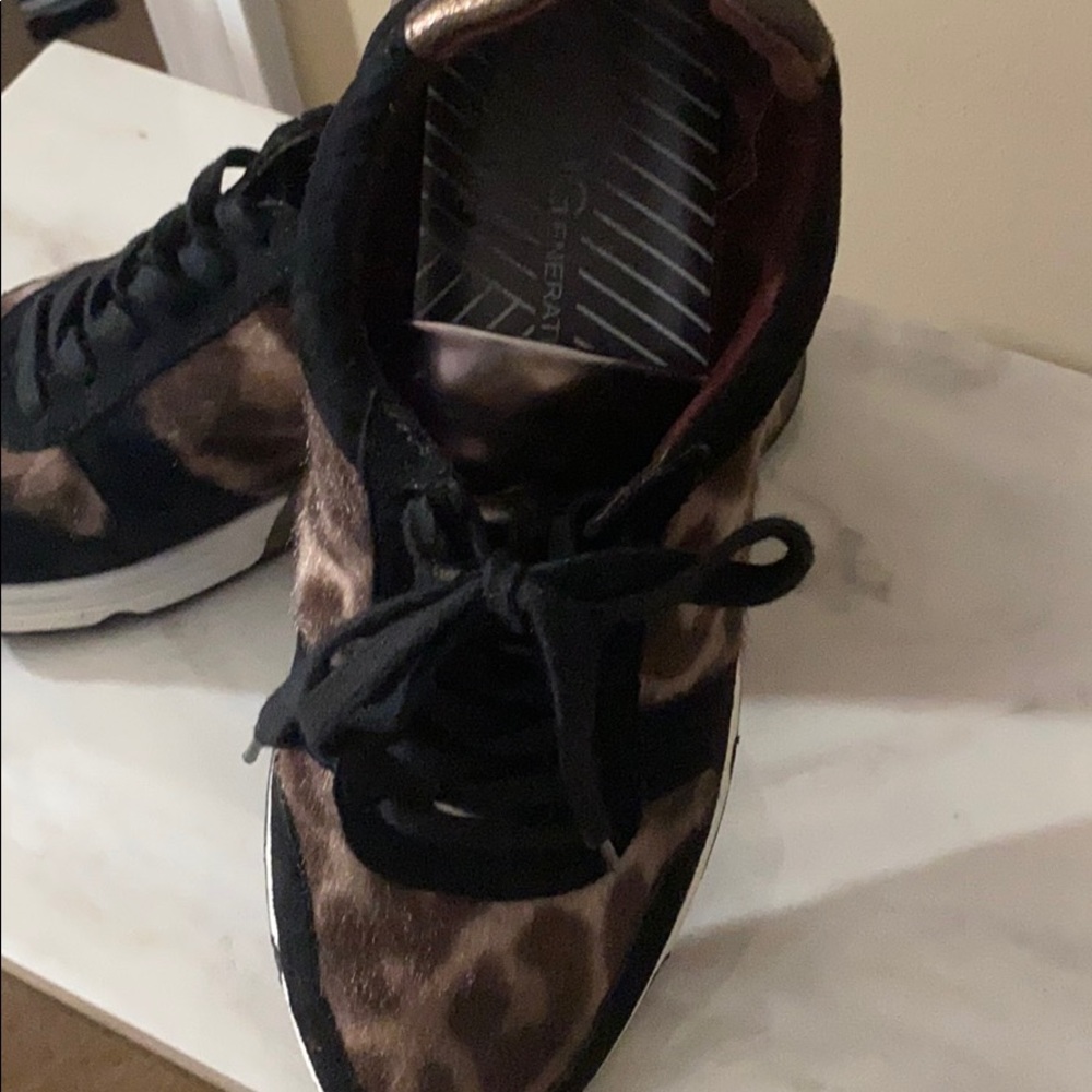 BCBG SNEAKER    used size 7.5